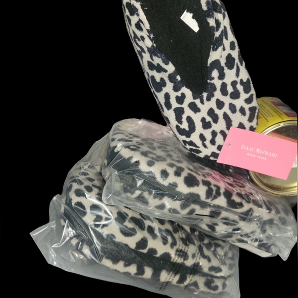 Isaac Mizrahi Slip-on Slippers - Picture 4 of 5